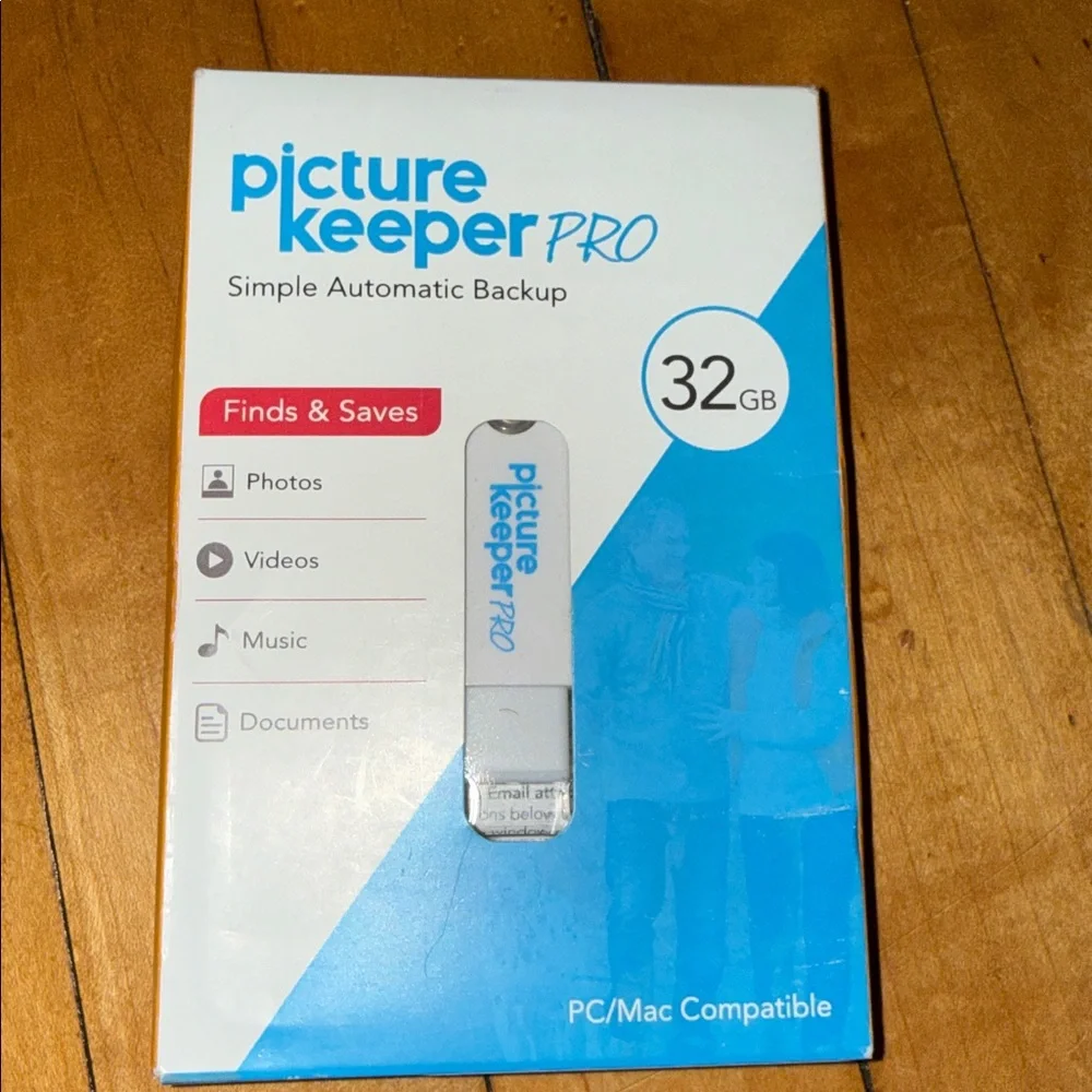 Picture Keeper PRO Portable Flash Drive Photo Backup USB Drive 32GB
